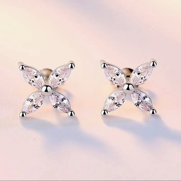 Jewelry - 🌟 Silver Lucky Four Leaves Clover Stud Earrings